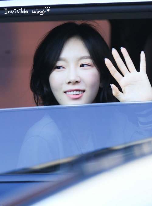SMTown_SNSD's tweet photo. [Airport] Photo https://t.co/lwXNJE5bHZ