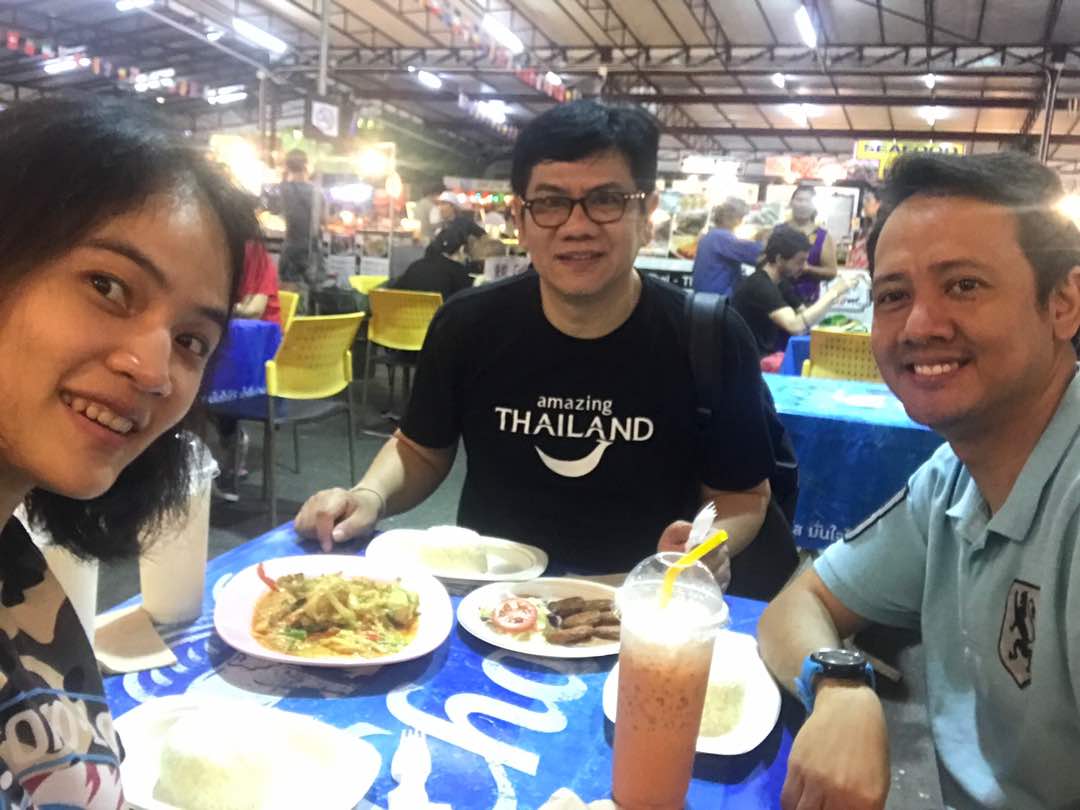 SantaiTravel's tweet photo. We had dinner at Kalare Night Market, Chiangmai #santaitravel #samuraiwifi #visondata #amazingthailand https://t.co/67KqHCUnol