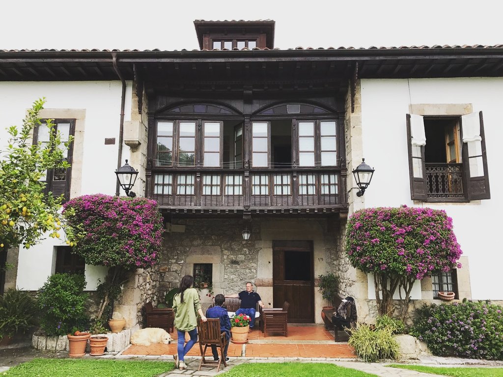 Notqdes_tv's tweet photo. Hoy en #CasaPoli #PuertasDeVidiago para @Notqdes_tv.Visita gastro indispensable #Llanes.
No dejéis de probar #PescaloRula y embutido propio. https://t.co/33m1JoGtiA