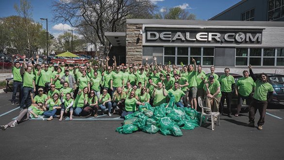 DealerDotCom's tweet photo. We are committed to giving back and actively participating in the communities we call home. #GreenUp #PayItForward #LifeAtDealer https://t.co/Azx9IEX8d9