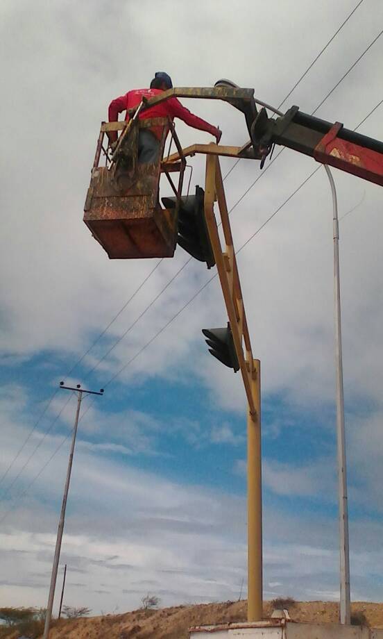 ObrasPublicasNE's tweet photo. Pintura en estructura en la intercepcion de la Av. Manuel Plácido Maneiro. Entrada parque costa azul.. #LaborEficiente #LaConstituyenteSiVa https://t.co/uqVWPLwEUK