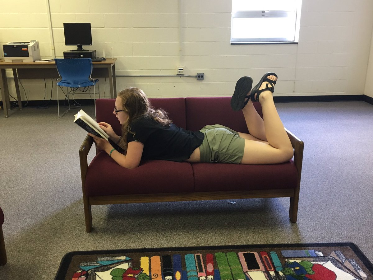 shannontsnow's tweet photo. Every librarians dream student #loves2read @gmspatriot https://t.co/UKTImxmEVP