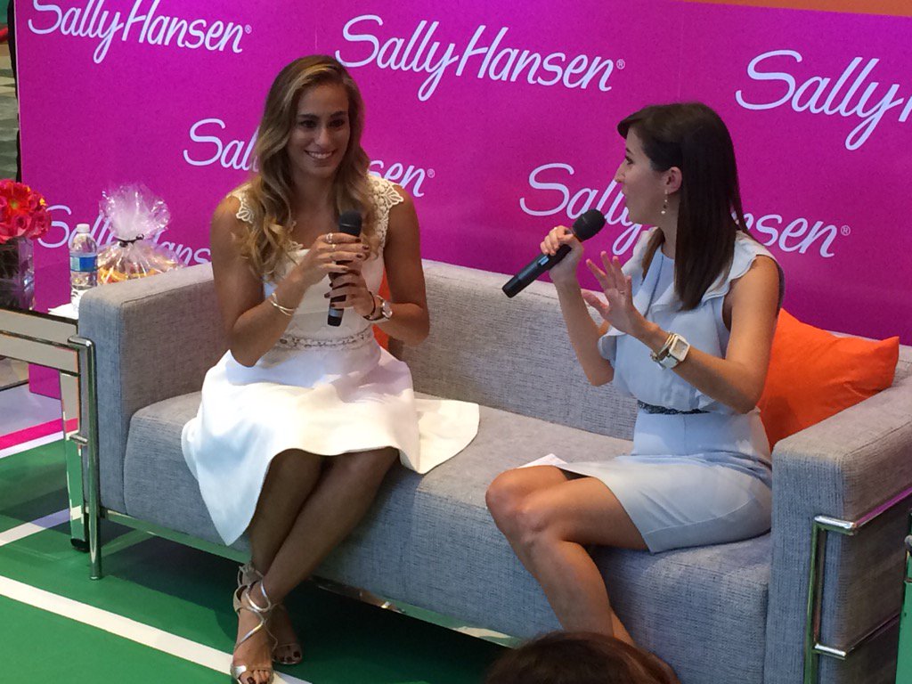 En el campo de la belleza Mónica Pug  <a href="/MonicaAce93/">Monica Puig</a> nos da Acceso Total a las 11am <a href="/TelenoticiasPR/">Telenoticias</a>