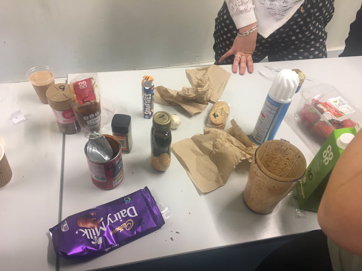 Collingwood6thF's tweet photo. SPT smoothie making today!! very yummy 🙊🍫🍭🍓🍌 https://t.co/J0GKwPPlta