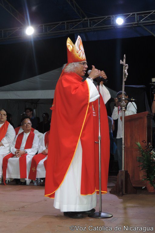 VCatlica's tweet photo. XXV Aniversario Vigilia Arquidiocesana de Pentecostés Juvenil. https://t.co/EwXBjYpmCG
