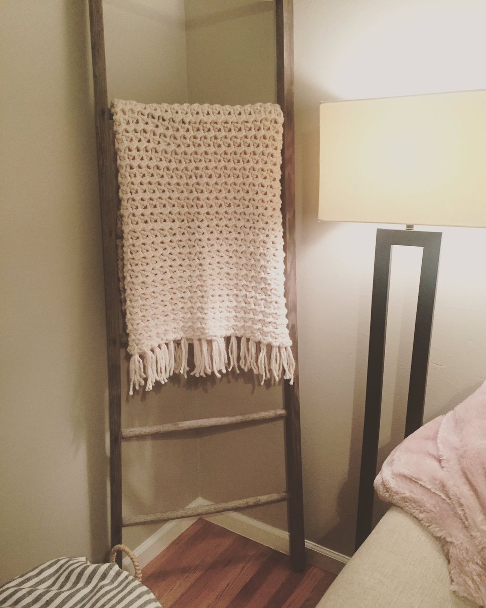 ThreeSheepShack's tweet photo. Coming soon to the Shack -- Ladder Blankets! Fringe, chunky knit & farmhouse friendly! #threesheepshack https://t.co/o1aqFqLPeZ