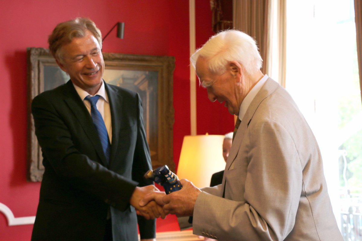 GermanEmbassy's tweet image. A huge congratulations to all nominees, special mentions &amp;amp; award winners at yesterday's #GermanTeacherAward! 

More: uk.diplo.de/Vertretung/uni…