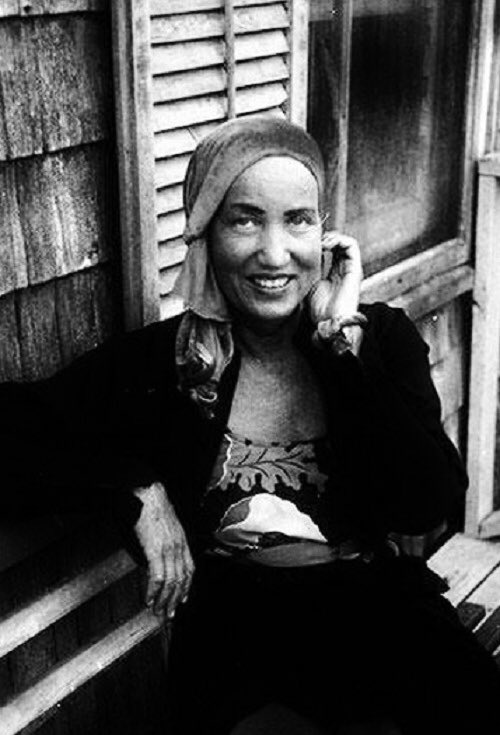 __rocketnumber9's tweet photo. little edie is my hero #littleedie #edithbeale #greygardens #hamptons https://t.co/iycJopXebi