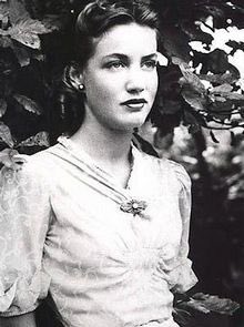 __rocketnumber9's tweet photo. little edie is my hero #littleedie #edithbeale #greygardens #hamptons https://t.co/iycJopXebi