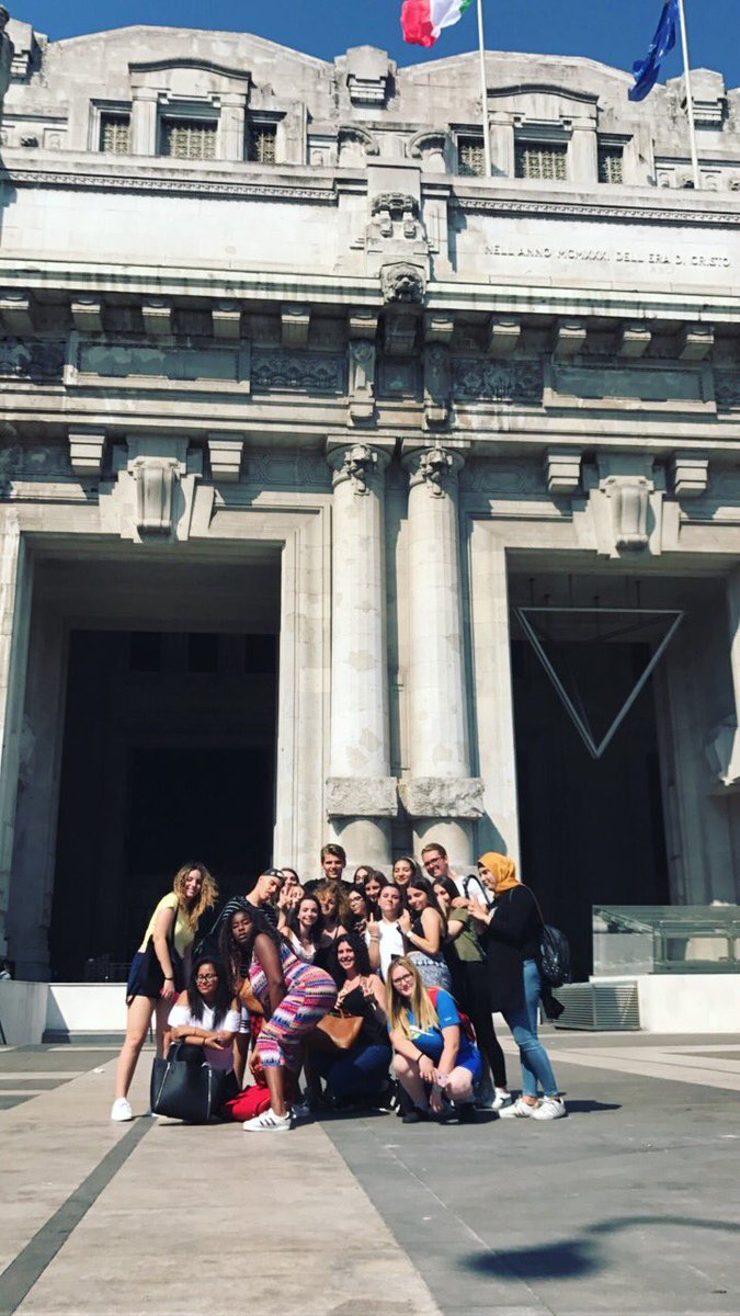 Twankuyper's tweet photo. Just went for a little walk with these cuties I got everyone water cause it's crazy hot here in milan ❤🇮🇹 https://t.co/hBUXe9Tadc