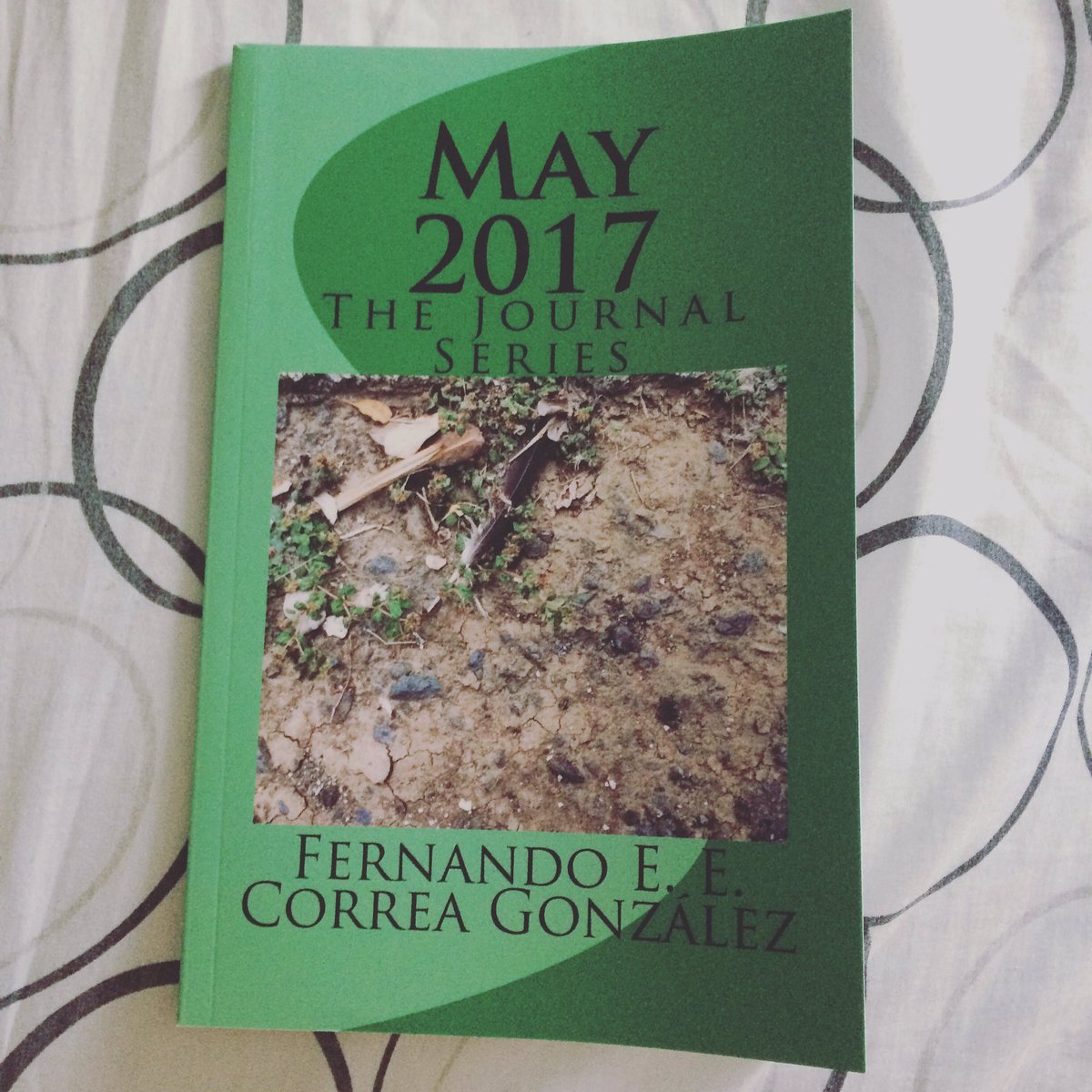 fencorrea's tweet photo. OUT NOW #poetria #poesia #poetry #thejournal https://t.co/VFDOw2n6bG