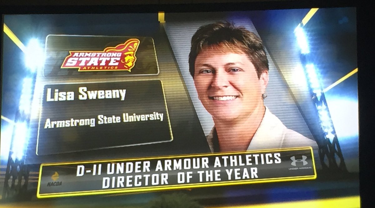 michaelsmoose's tweet photo. Congrats @lisasweany #NACDA17 https://t.co/CfyT193wDf