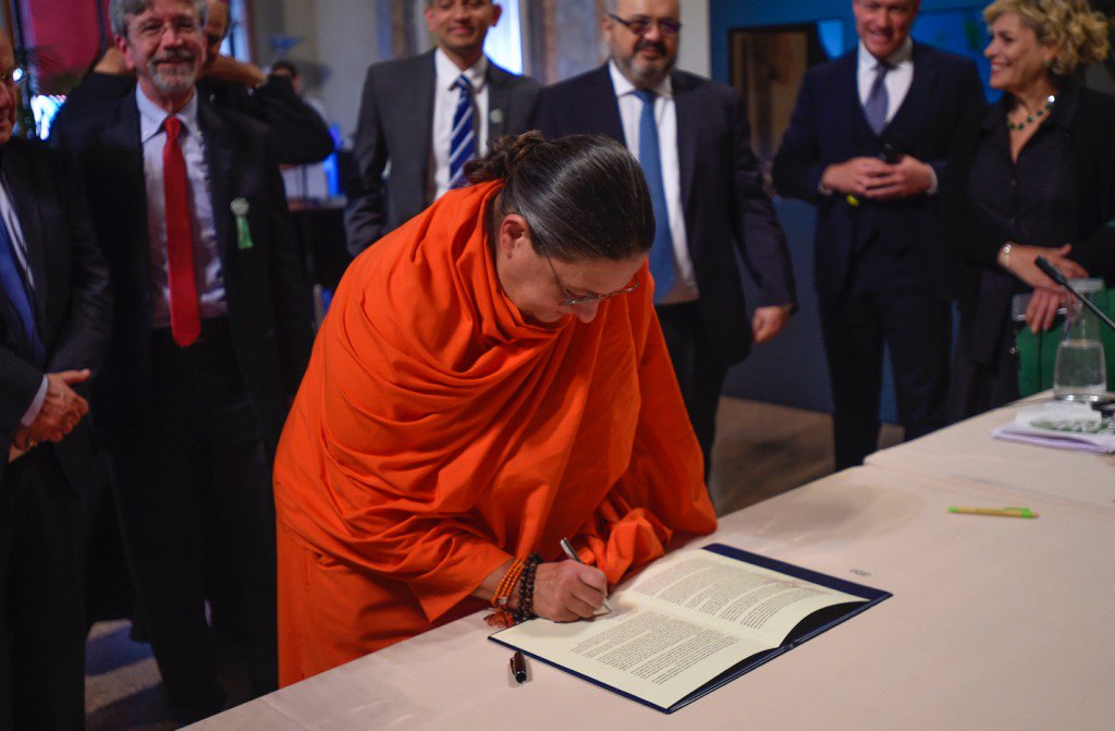 Connect4Climate's tweet photo. Religious leaders commit to protecting the Planet &amp; combatting climate change https://t.co/c3XiRjYcxy #All4TheGreen @lifegate @Paulalvesilva https://t.co/txTc714O26