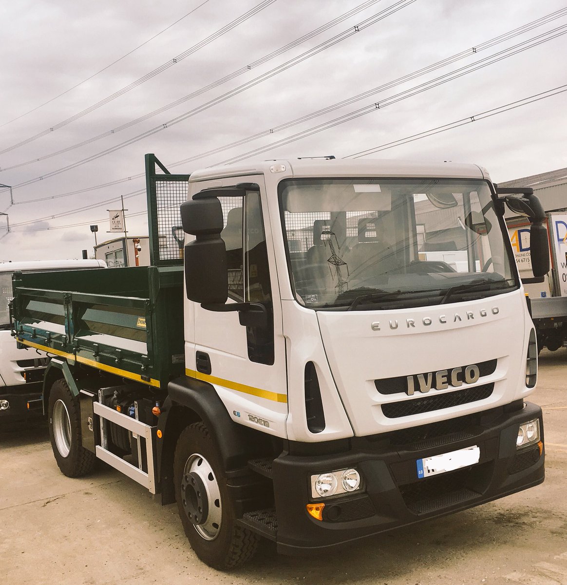 clo77's tweet photo. #TipperTuesday #Ivecoretail 12t #Eurocargo with @ThompsonsTipper https://t.co/zwk73JbIG1