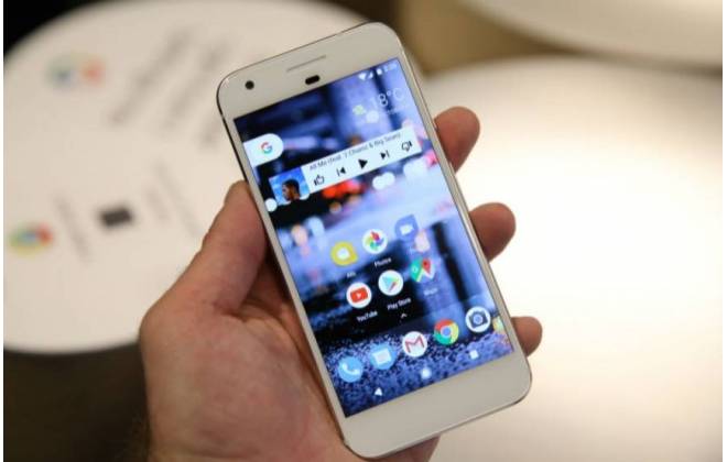 olhardigital's tweet image. LG deve produzir sucessor do Google Pixel XL: bit.ly/2sxaEEI