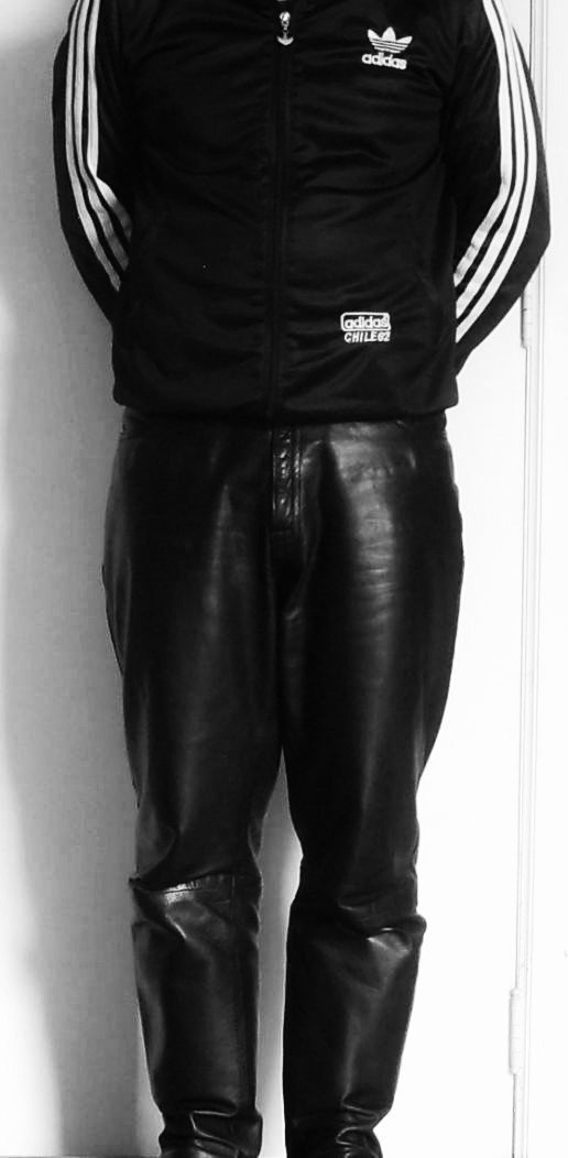 hotinleather's tweet photo. @imranjaleel91 @bottomlovesfeet @adamlauper @DADBG4 @johncp56 @highland07 @paulosexar @Joey90716 @cuetoross Be searched by an agent https://t.co/wPSzqzbDK2