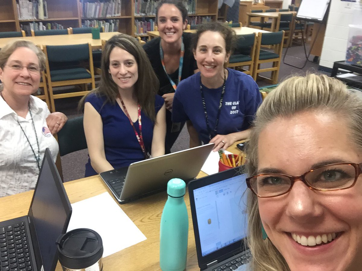 DanielsRunES's tweet image. We created our own #3dprinting PD! Learning @tinkercad to use with our @makerbot #spaceforlearning