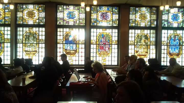 Ela33Angela's tweet photo. Quelques photos du colloque Franco-Roumain-Politique et religion au défi de la communication numérique. @uvtromania  😃 https://t.co/acpQZ0N8yU