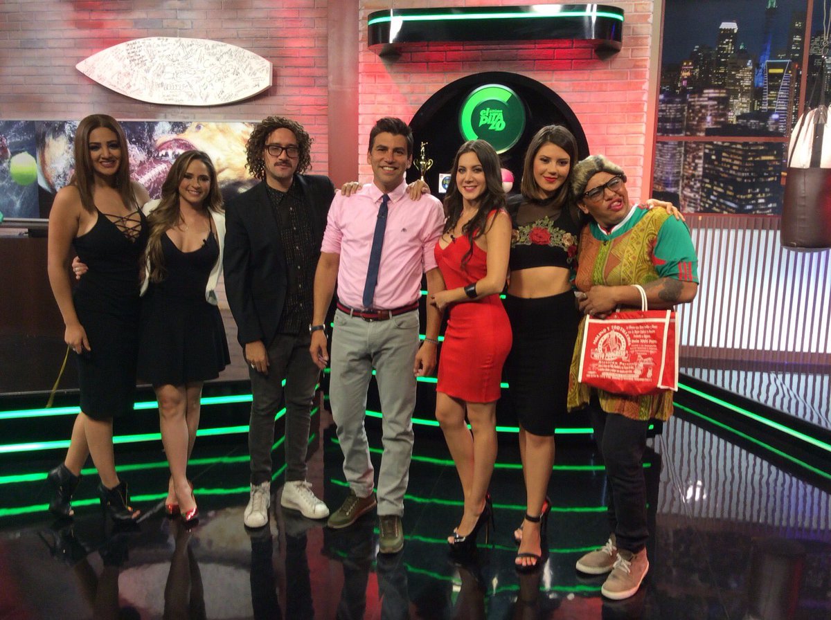 claudia_llort's tweet photo. #LaRepe a las 11 am no se lo pierdan 😘😘😘😘😘 https://t.co/Sm9n9M19fC