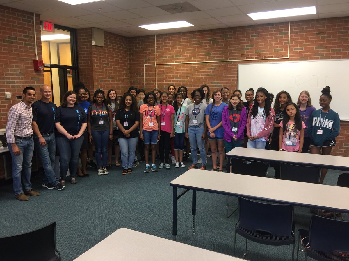 HerffDean's tweet image. @Medtronic helping us teach high school Girls Experiencing Engineering program that #engineerschangelives