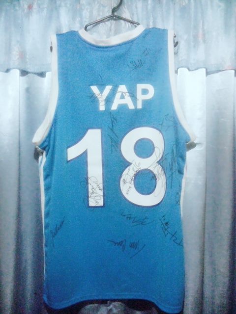 PurefoodsPlanet's tweet photo. Anyone who's interested to this "@jcy18's san mig coffee mixers uniform"? w/ signature from all the players, also with the coaching staffs. https://t.co/OWRdNR6smR