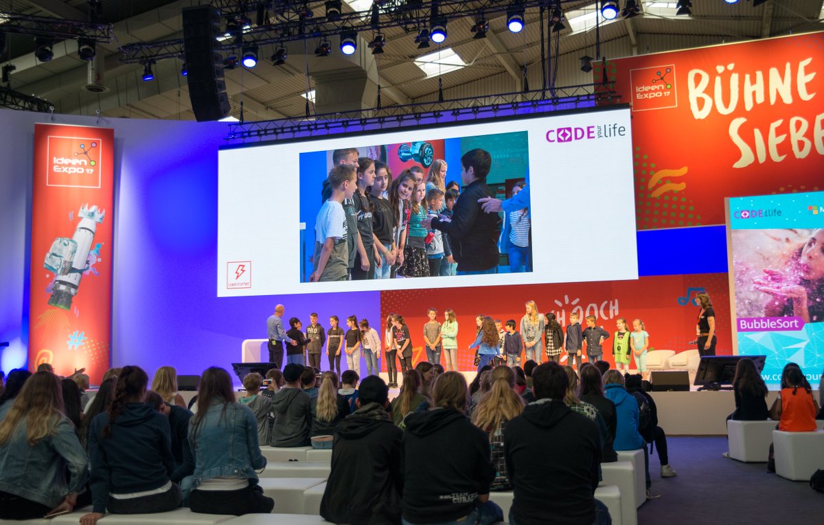 code_your_life's tweet image. #CodeYourLife heute auf der großen Bühne der @ideenexpo in Halle 7 #OfflineCoding mit Sortieralgorithmus #BubbleSort. Cool gemacht kids!