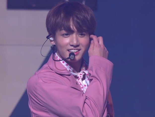 jjungkookupdate's tweet photo. https://t.co/YPXWtK4Awh