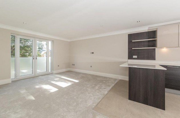 frostweb's tweet photo. High specification apartment, central #FarnhamCommon - 2 beds, 2 baths, lift and parking. To Let £1,150pcm https://t.co/MaQj5BXKHA #prophour https://t.co/LrTKpvS3aG