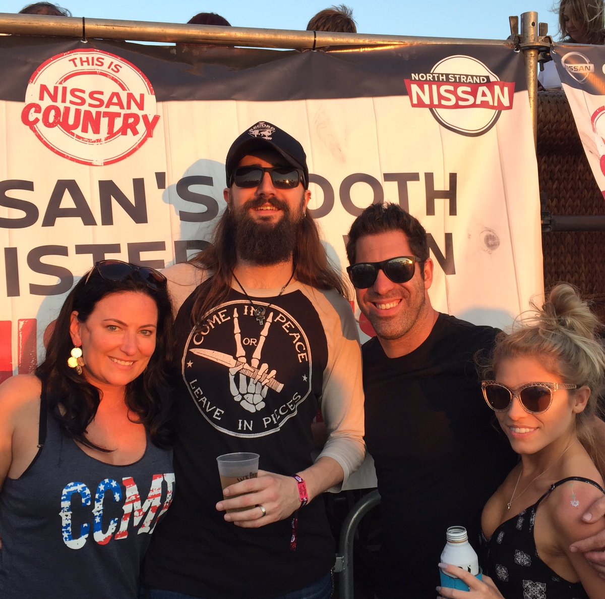 LisaHillary's tweet image. Great to hang with the talented Delaney and Jake from @LukeCombsMusic. #lukecombs #ccmf2017