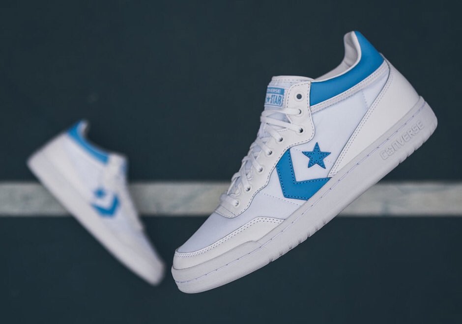 SoleHub's tweet photo. Clean shots of the #Jordan x #Converse UNC "Alumni Pack" hitting retailers later this month. https://t.co/rvUt2e60Ub