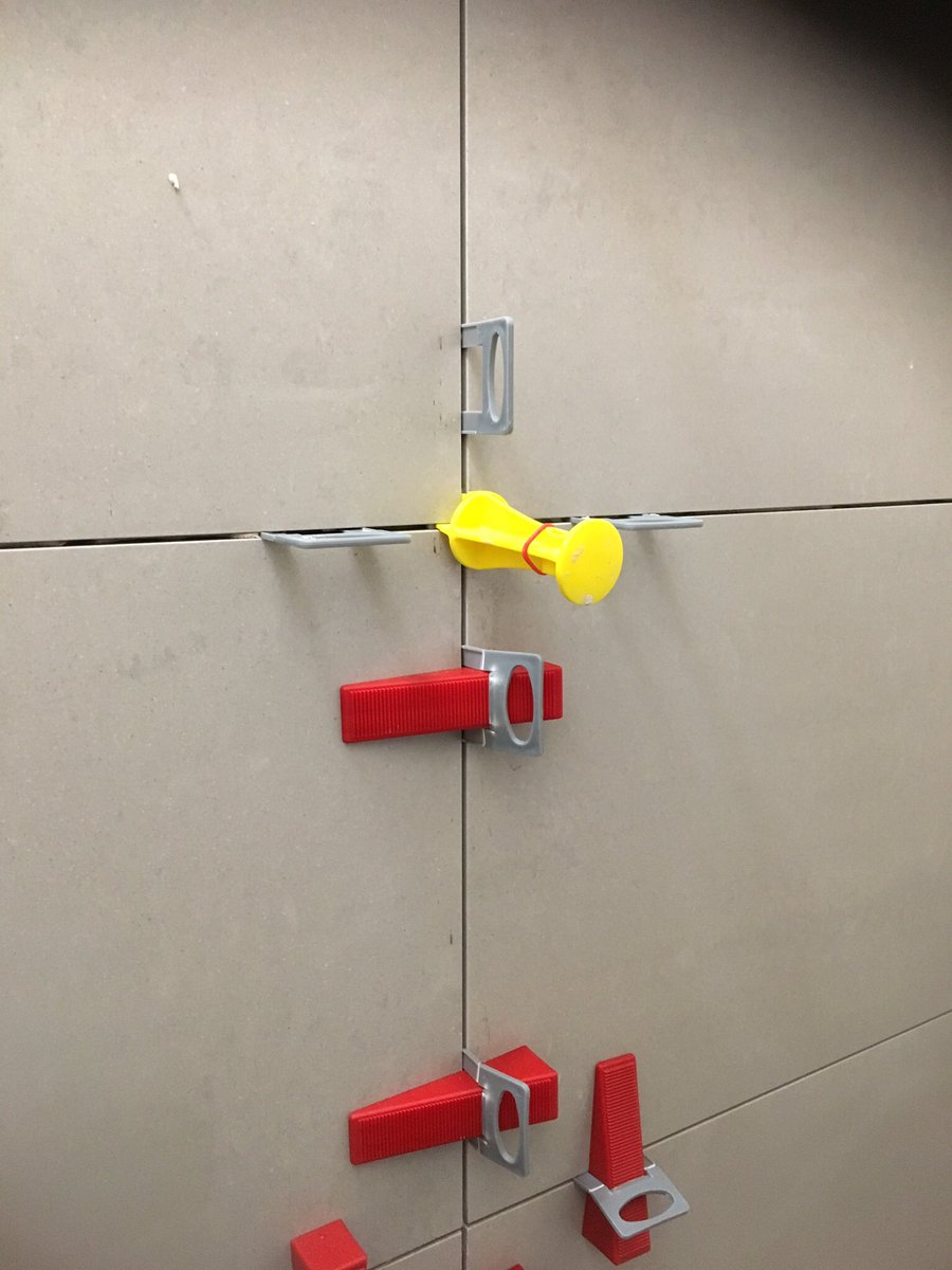 leedstilers's tweet photo. @leedstilers @mustanglevel_UK @tiletrix @Andrews_Tiles @ACTiling @tilemasteradhes @BrevetiMontolit #groutedup #allabovehelped #insomeway https://t.co/lvNDj2qQbm