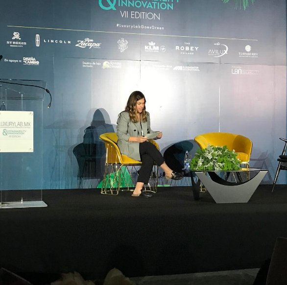 elmundodeRegina's tweet photo. @claudiacandano lista para el fast talk con @krisgoyri #luxurylabmx https://t.co/irPBNpwPDl