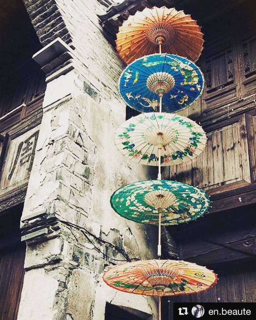 AstoriaVintage's tweet photo. Looking forward when this drizzly weather floats away. #oregoncoast #herecomesthesun #designerseye https://t.co/GpUGCvJBlB https://t.co/KYMYr33gYQ