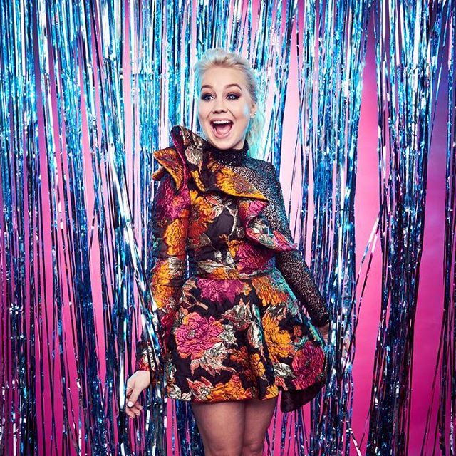 RaeLynn's tweet photo. How I feel about shooting my video for #LonelyCall TODAY! 📸: @ShearerPhoto 💜🦄💜 https://t.co/ZIuXR57fvZ