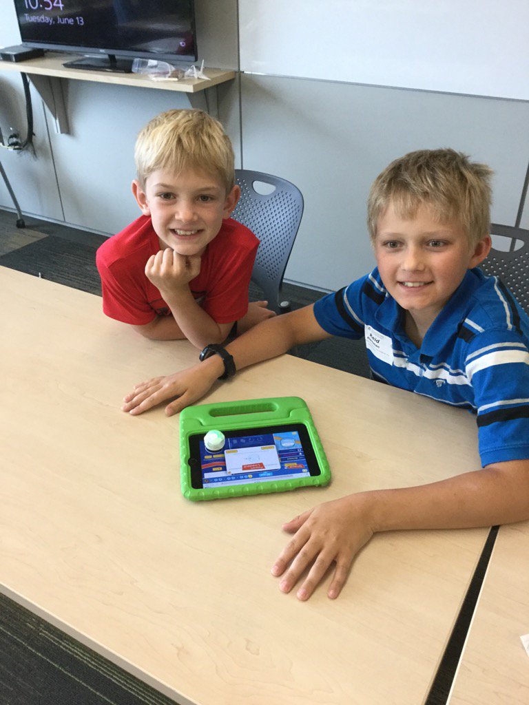 LightEduFires's tweet image. Color coding and block coding with @OZOBOT!! Ss are in love! #challengeacademy #STEM