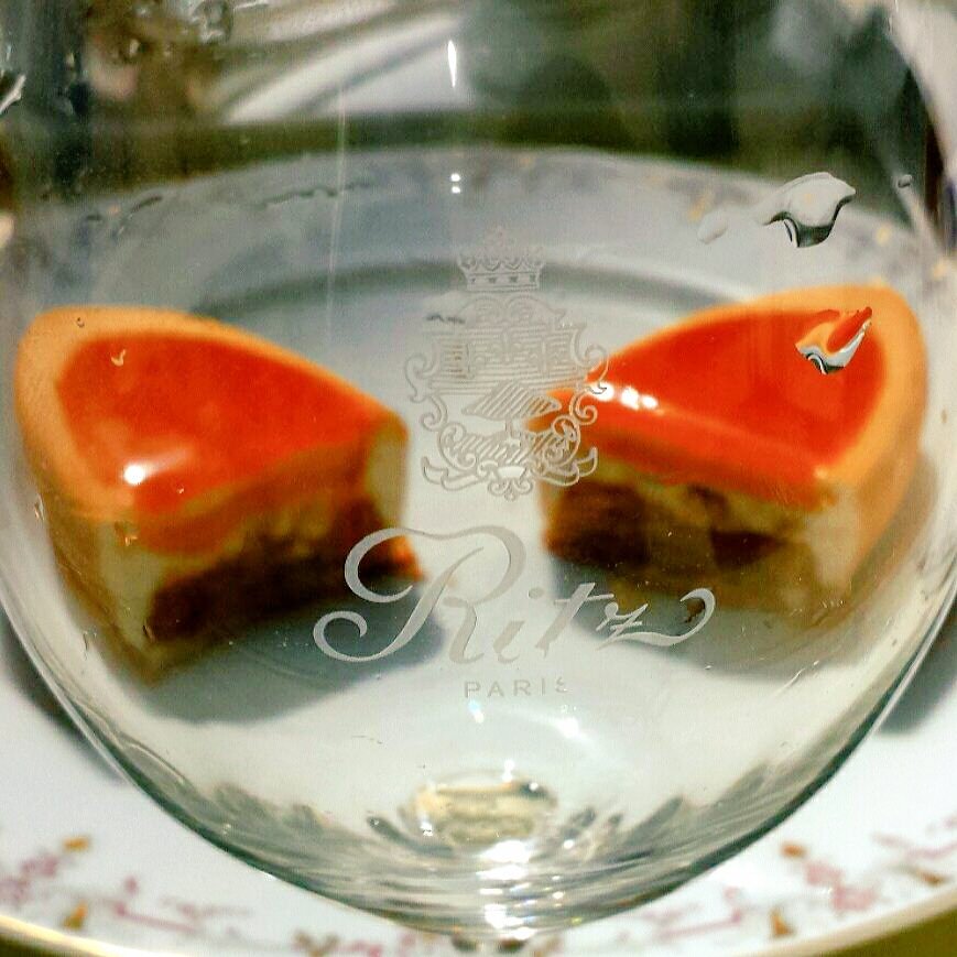 Moniex11's tweet photo. @_RitzParis L'élégance gourmande de la verrière du #RitzParis  et du chef #francoisperret sans oublier la brigade de salle . https://t.co/FjXanLsDpU
