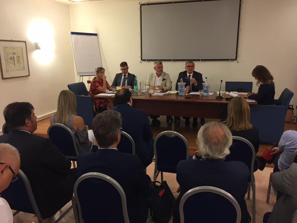 scelta_civica's tweet photo. Direzione Nazionale #SceltaCivica: "Mandato a @enrico_zanetti per progetto #Liberitalia".
Continua a leggere -> https://t.co/7WXUumFRin https://t.co/ETUCMYaDi4