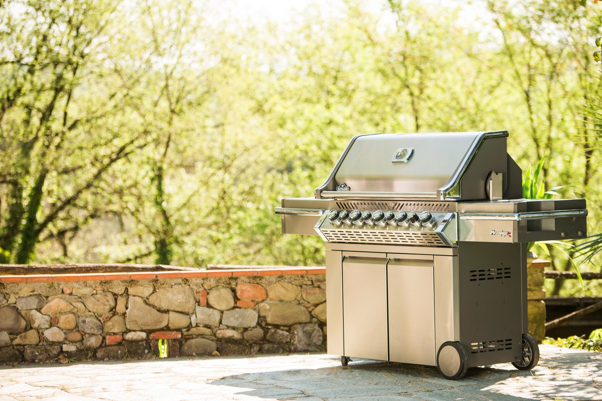 Because the high-end dad deserves quality. #bbq #napoelonbbq #grillitgood #yqr #gasbbq #barbeque #sasksummer #summertime #fathersday2017