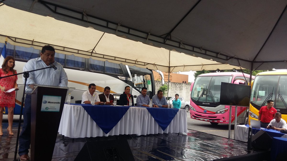 VMTElSalvador's tweet photo. Vicepresidente de JyA Importaciones, José Recinos: "Nos sentimos satisfechos porque a través de este esfuerzo beneficiamos a los usuarios". https://t.co/OMlCIg6jZ3