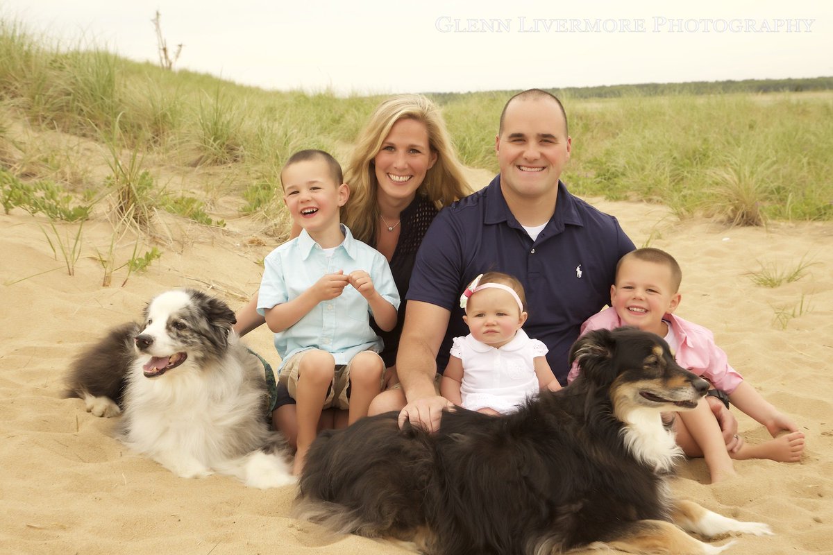 AprilLivermore's tweet photo. Here's our first sneak peak from Caitlin and Tim's awesome photo shoot last week. #familyportraits #beachportraits #newburyportphotographers https://t.co/kCjtd2cRYY