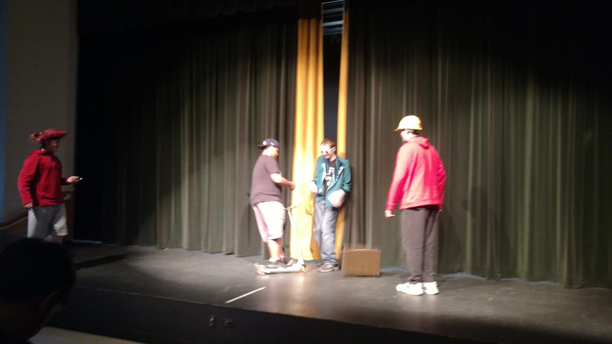 dhs330's tweet photo. DHS Drama#cellphonezombies https://t.co/RJ72ibjZwb