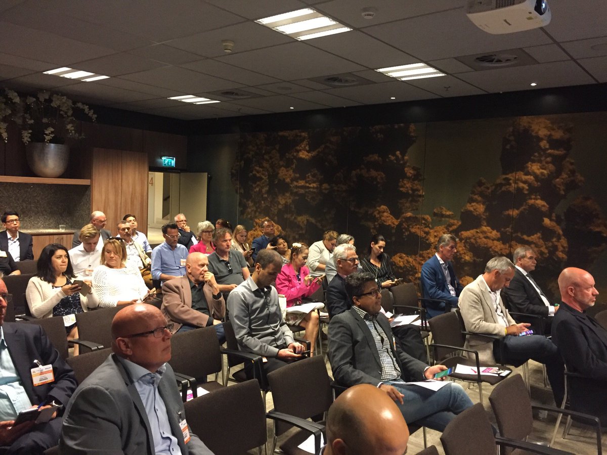 netwerkenhbc's tweet photo. Workshop Innovatie tijdens #MKBGroeiDH https://t.co/E1LKKOl49A