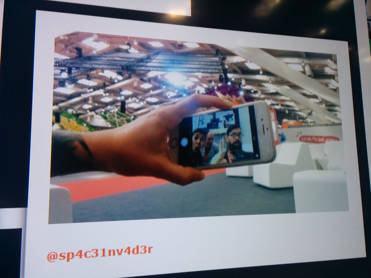 sp4c31nv4d3r's tweet photo. #SocialMediaWall #Inception mit @valentinahank #GamingSquare #MachEsEinfach #ideenexpo https://t.co/oZYNsDJ2CS