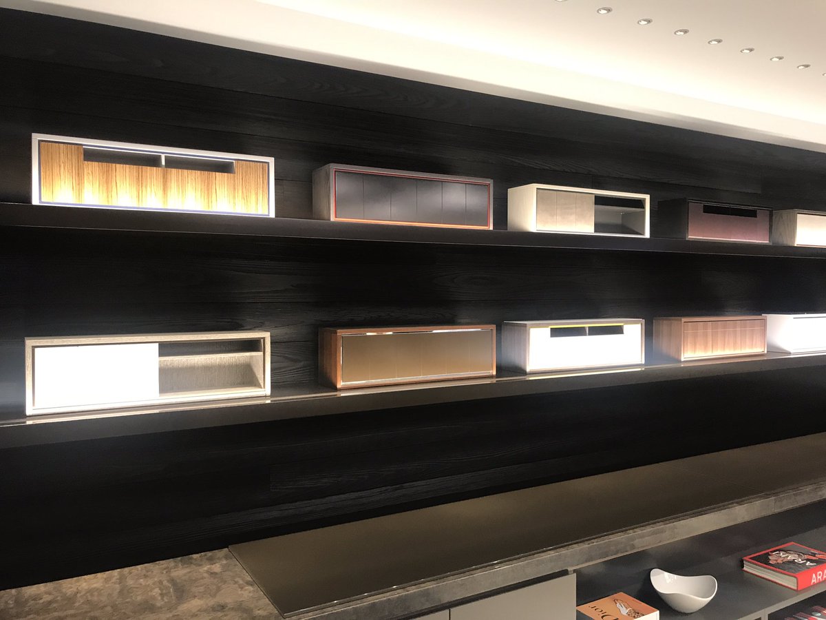 contractmag's tweet image. Inside the new #DatesWeiser showroom at @MerchMartEvents designed by @gensler_design. #NeoCon2017 #chicago #Gensler