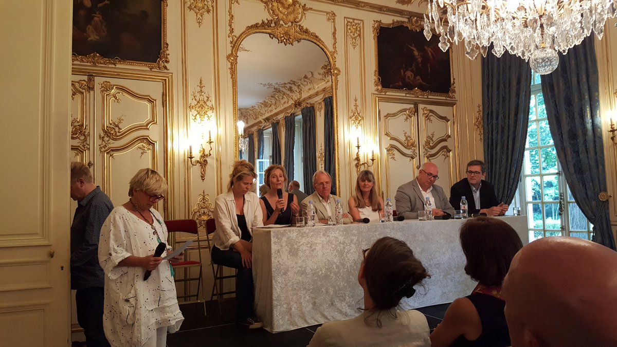 CedricTurini's tweet photo. En direct de la @FNCE avec Marie du Chatellier de @DeboutMagazine et les intervenants @Fin_Pedagogie @francoissoulage @HabitatenRegion... https://t.co/a43AIxcwsp