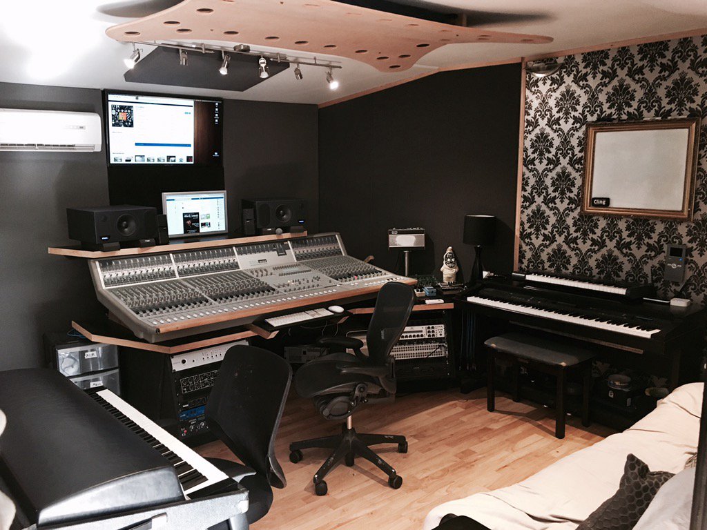 Highfieldstudio's tweet photo. As much as we love this beautifully creative space It's hard to be inside on a day like today #Studio #Summer #Essex https://t.co/GXrwUk8Mwl