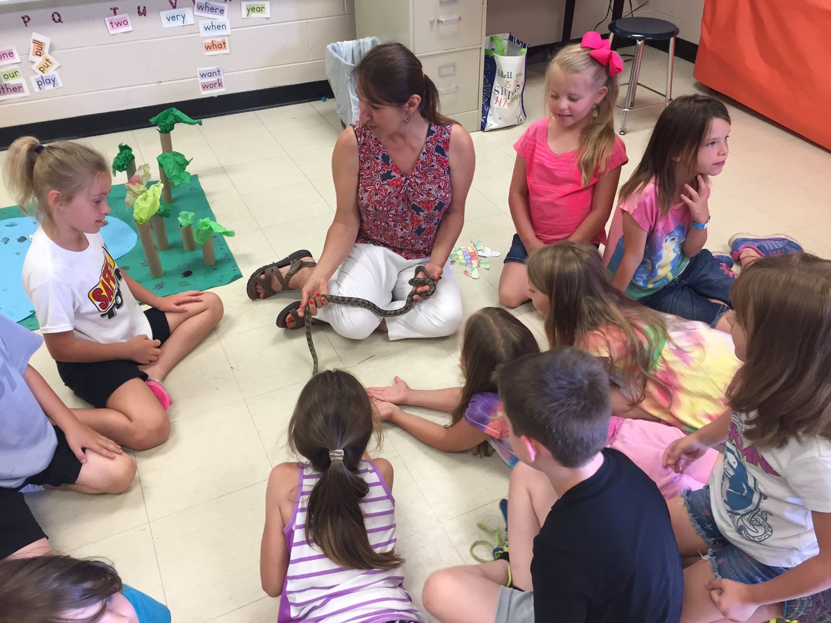 DrHBeaulieu's tweet photo. Learning about Missouri snakes 🐍 and animal habitats during summer school. #sjsdsummer #steam #conservation https://t.co/4EItSFBm1D