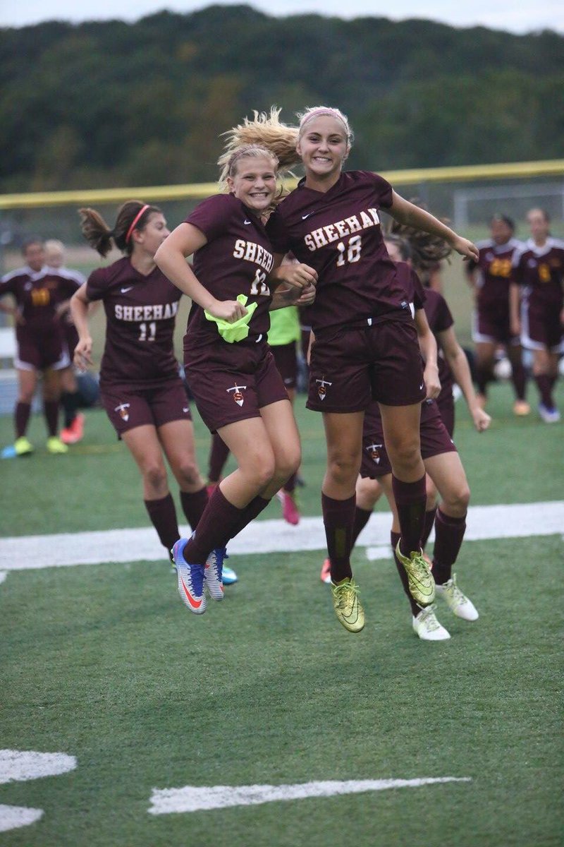 SamLarkin11's tweet photo. happy birthday to my fellow captain‼️⚽️ i love you soso much  and can't wait to get the nicest sweats this year😍 #jumpingpics @kelseyyburr https://t.co/Q1ullA6q8n