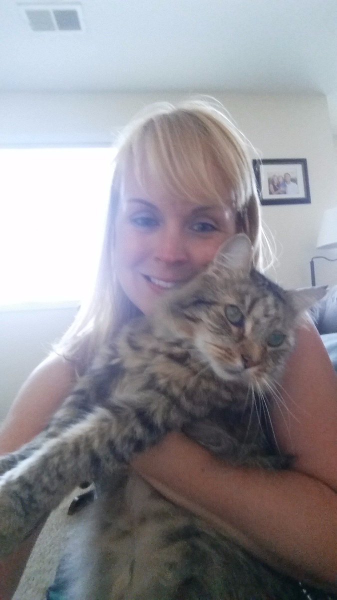 ElizabethTrice8's tweet photo. Me and Obie! #NHESummerSelfie https://t.co/HGhfBtHml2