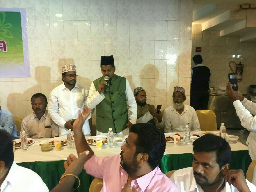 RABSBB's tweet photo. Our party #president #A #SHADICK #BATCHA #BAVA #MSC rendering guest speech on d eve of #iftar organised by #vanigar #sangam #FSMMALL..#AIML🙂 https://t.co/9vxDmSRnlH